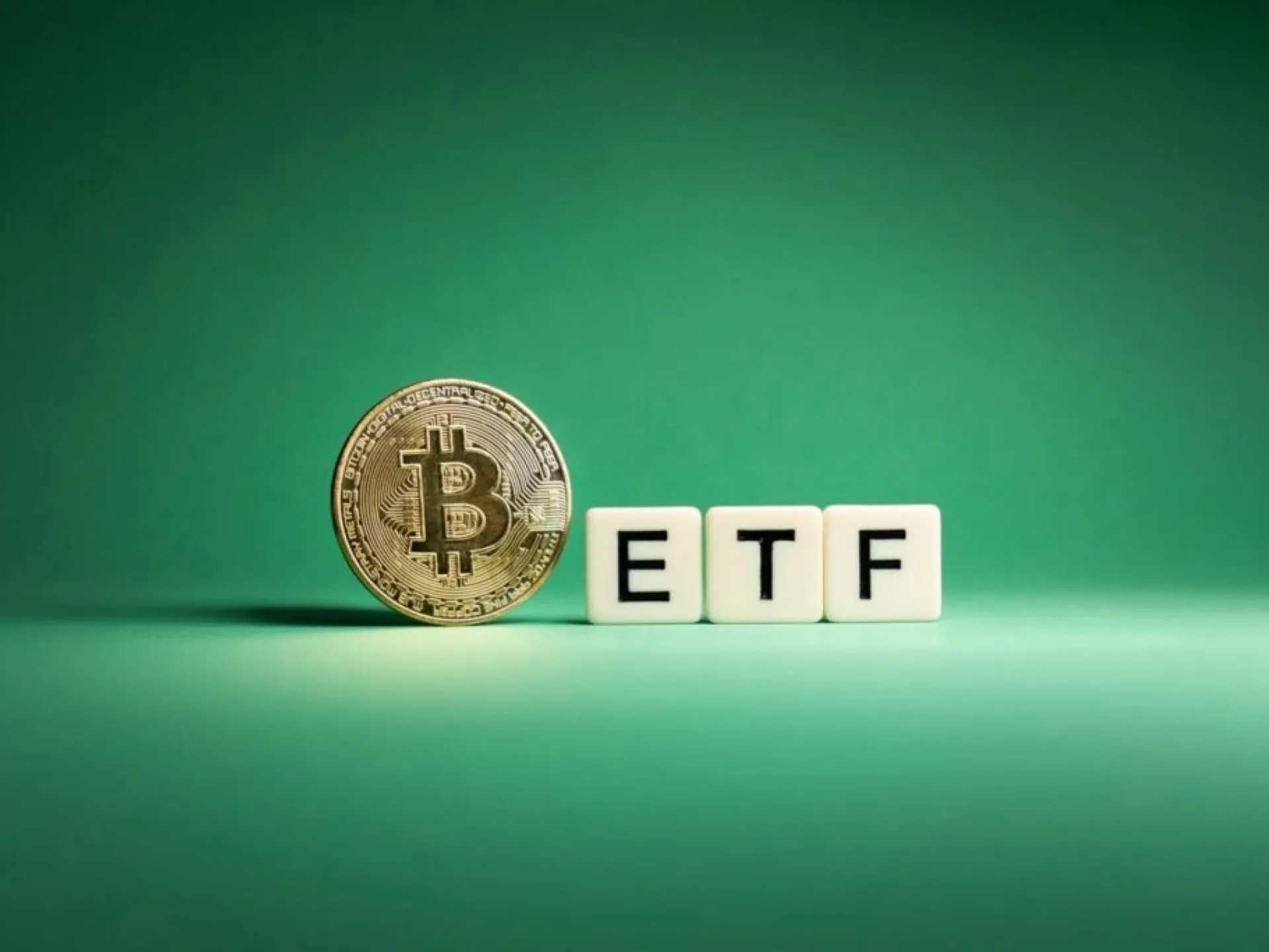 2024年に新たに開始されたETFのうち、資金流入額上位4つ はすべて「ビットコイン ETF」 - K2 College